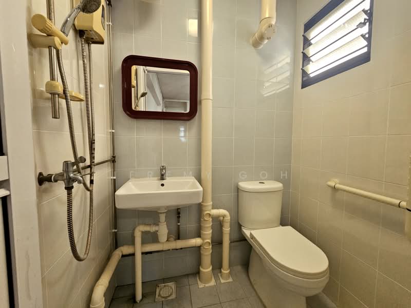 441 Ang Mo Kio Avenue 10, 441 Ang Mo Kio Avenue 10, 2 Bedrooms, 721 sqft, HDB Flat For Sale, by Jeremy Goh, 500161437 - Master Bathroom - PropertyGuru.com.sg