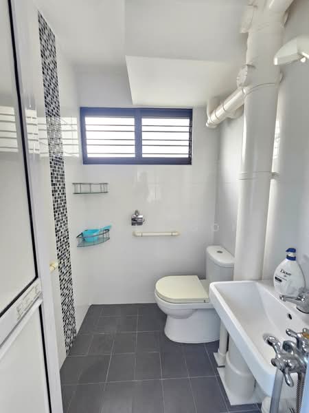 441 Ang Mo Kio Avenue 10, 441 Ang Mo Kio Avenue 10, 2 Bedrooms, 721 sqft, HDB Flat For Sale, by Jeremy Goh, 500161437 - Common Bathroom - PropertyGuru.com.sg