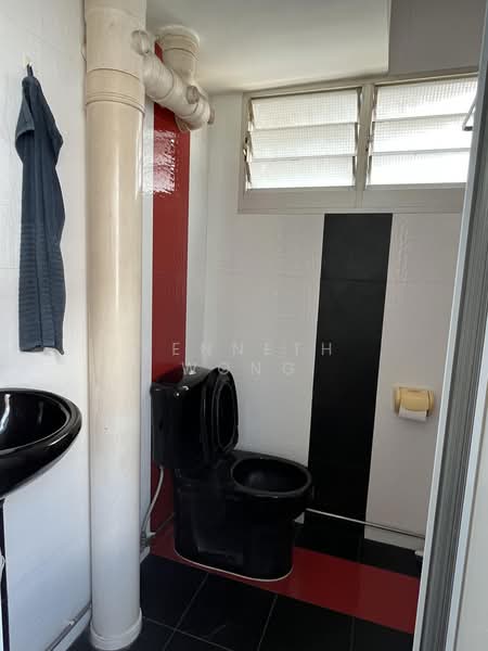 463 Ang Mo Kio Avenue 10, 463 Ang Mo Kio Avenue 10, 2 Bedrooms, 882 sqft, HDB Flat For Rent, by Kenneth Wong, 500161443 - Bathroom - PropertyGuru.com.sg