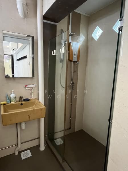 463 Ang Mo Kio Avenue 10, 463 Ang Mo Kio Avenue 10, 2 Bedrooms, 882 sqft, HDB Flat For Rent, by Kenneth Wong, 500161443 - Bathroom - PropertyGuru.com.sg