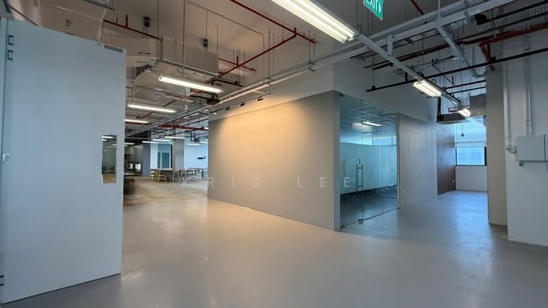 Fitted office and open space with air-conditioning units fitted