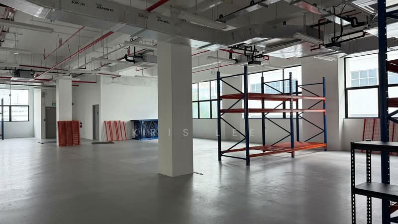 Fitted office and open space with air-conditioning units fitted, , 26,500 sqft, Factory / Workshop (B2) For Rent, by Kris Lee, 500161481 - Interior - CommercialGuru.com.sg
