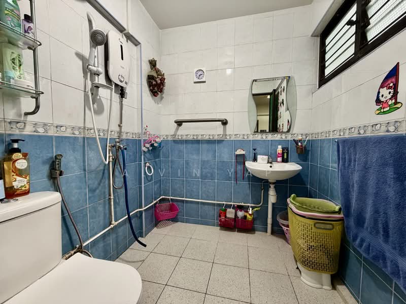 711 Bedok Reservoir Road, 711 Bedok Reservoir Road, 3 Bedrooms, 1,345 sqft, HDB Flat For Sale, by Alvin Yap, 500161484 - Bathroom - PropertyGuru.com.sg