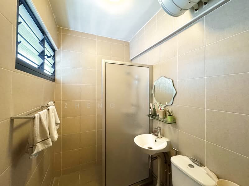 105 Bishan Street 12, 105 Bishan Street 12, 3 Bedrooms, 1,119 sqft, HDB Flat For Sale, by Zheng Jixin, 500161485 - Bathroom - PropertyGuru.com.sg