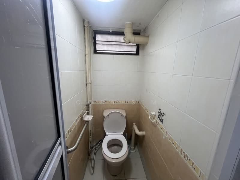 203 Toa Payoh North, 203 Toa Payoh North, 3 Bedrooms, 700 sqft, HDB Flat For Rent, by Cody Sim, 500161487 - Bathroom - PropertyGuru.com.sg