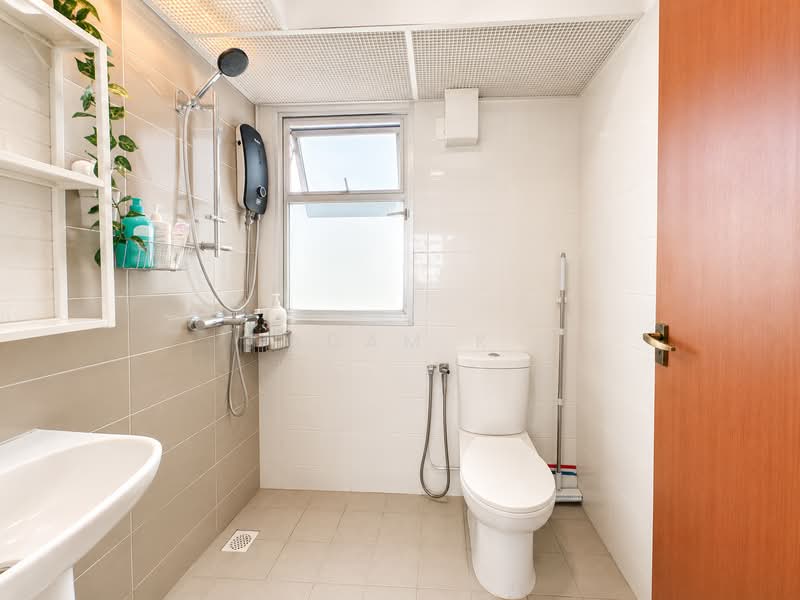 131B Lorong 1 Toa Payoh, 131B Lorong 1 Toa Payoh, 2 Bedrooms, 732 sqft, HDB Flat For Sale, by Adam K, 500161488 - Bathroom - PropertyGuru.com.sg