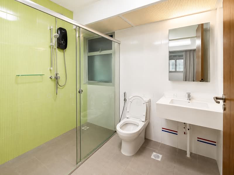 260A Kebun Baru Court, 260A Ang Mo Kio Street 21, 3 Bedrooms, 1,001 sqft, HDB Flat For Sale, by Sophia Ho Xiang Ling 何相羚, 500161492 - Bathroom - PropertyGuru.com.sg