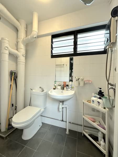 336 Ubi Avenue 1, 336 Ubi Avenue 1, 3 Bedrooms, 893 sqft, HDB Flat For Sale, by Siti Hasyimah Hassan, 500161493 - Bathroom - PropertyGuru.com.sg