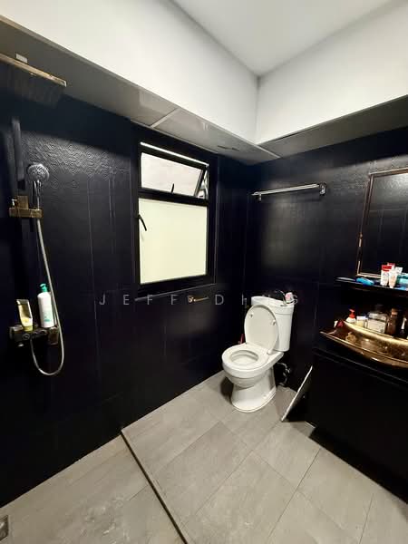 997B Buangkok Crescent, 997B Buangkok Crescent, 3 Bedrooms, 1,216 sqft, HDB Flat For Sale, by Jeff Ding, 500161497 - Bathroom - PropertyGuru.com.sg