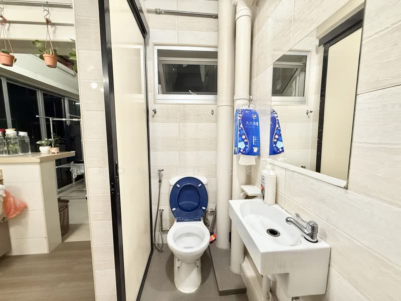 833 Hougang Central, 833 Hougang Central, Room Rental, 150 sqft, HDB Flat For Rent, by Ronald Chye, 500161501 - Bathroom - PropertyGuru.com.sg
