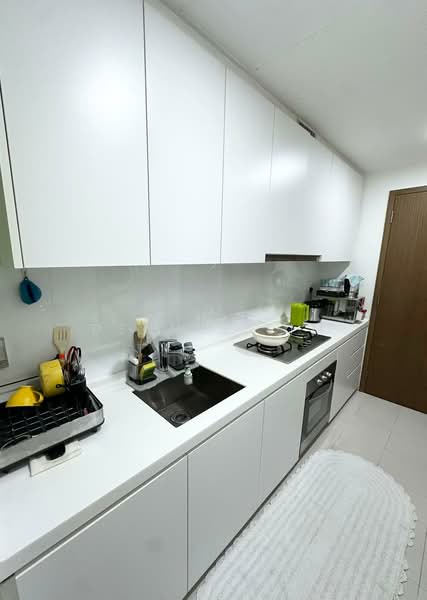 The Topiary, 13 Fernvale Lane, 3 Bedrooms, 915 sqft, Executive Condominium For Sale, by Dennis Lim, 500161504 - Kitchen - PropertyGuru.com.sg