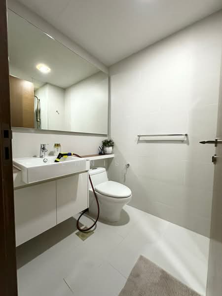 The Topiary, 13 Fernvale Lane, 3 Bedrooms, 915 sqft, Executive Condominium For Sale, by Dennis Lim, 500161504 - Bathroom - PropertyGuru.com.sg