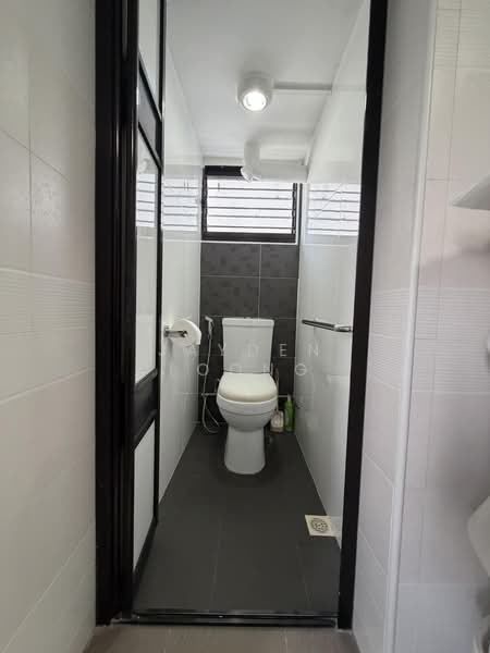 4 Bedok South Avenue 1, 4 Bedok South Avenue 1, 2 Bedrooms, 699 sqft, HDB Flat For Sale, by Jayden Loong, 500161505 - Bathroom - PropertyGuru.com.sg