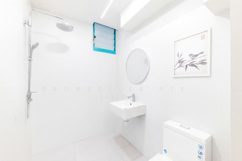 476 Segar Road, 476 Segar Road, 3 Bedrooms, 1,184 sqft, HDB Flat For Sale, by KOH YONG JIAN, 500161508 - Bathroom - PropertyGuru.com.sg