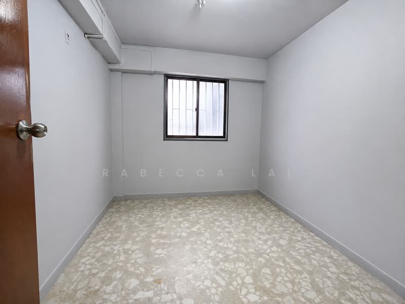 16 Upper Boon Keng Road, 16 Upper Boon Keng Road, 3 Bedrooms, 700 sqft, HDB Flat For Sale, by Rabecca Lai, 500161514 - Bedroom 1 (facing corridor) - PropertyGuru.com.sg