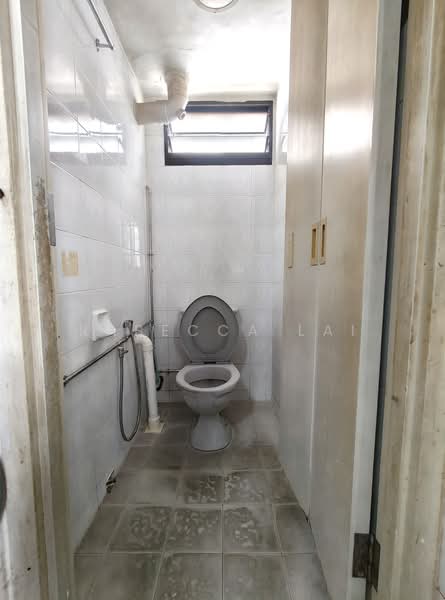 16 Upper Boon Keng Road, 16 Upper Boon Keng Road, 3 Bedrooms, 700 sqft, HDB Flat For Sale, by Rabecca Lai, 500161514 - Bathroom - PropertyGuru.com.sg