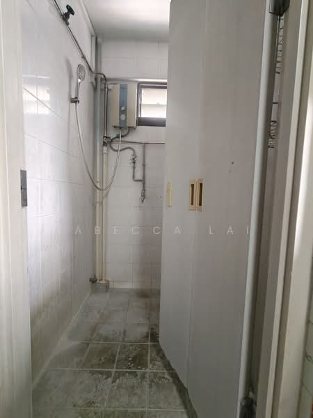16 Upper Boon Keng Road, 16 Upper Boon Keng Road, 3 Bedrooms, 700 sqft, HDB Flat For Sale, by Rabecca Lai, 500161514 - Shower - PropertyGuru.com.sg