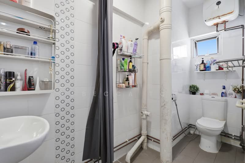 142 Bukit Batok Street 11, 142 Bukit Batok Street 11, 3 Bedrooms, 1,668 sqft, HDB Flat For Sale, by Rebecca Toh, 500161515 - Common Bathroom - PropertyGuru.com.sg