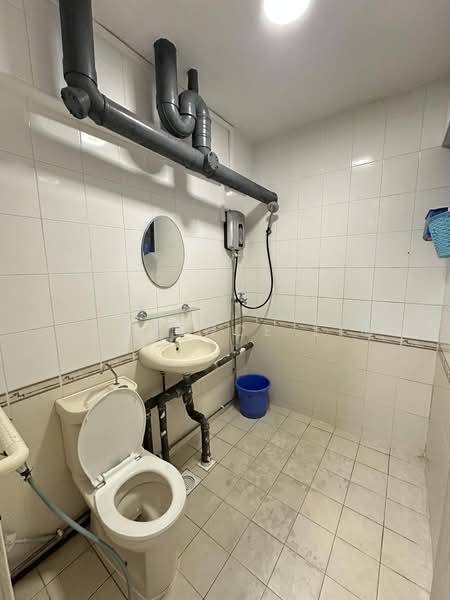 118 Yishun Ring Road, 118 Yishun Ring Road, 2 Bedrooms, 796 sqft, HDB Flat For Rent, by Lawrence Lim, 500161516 - Bathroom - PropertyGuru.com.sg