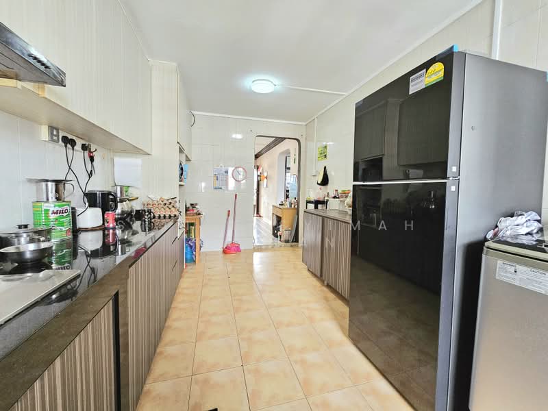 471 Ang Mo Kio Avenue 10, 471 Ang Mo Kio Avenue 10, 2 Bedrooms, 721 sqft, HDB Flat For Sale, by Siti Hasyimah Hassan, 500161523 - Kitchen - PropertyGuru.com.sg
