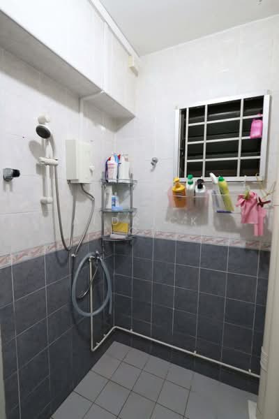 353 Ang Mo Kio Street 32, 353 Ang Mo Kio Street 32, Room Rental, 150 sqft, HDB Flat For Rent, by Aldrick Loh, 500161532 - Bathroom - PropertyGuru.com.sg