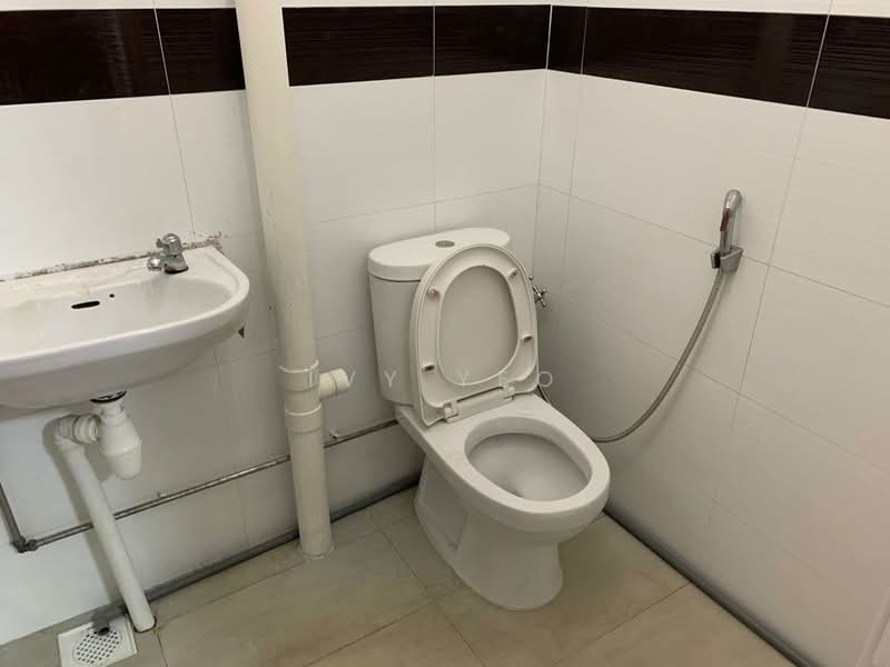 247 Hougang Avenue 3, , 657 sqft, Shop / Shophouse For Rent, by Ivy Yeo, 500161535 - Bathroom - CommercialGuru.com.sg
