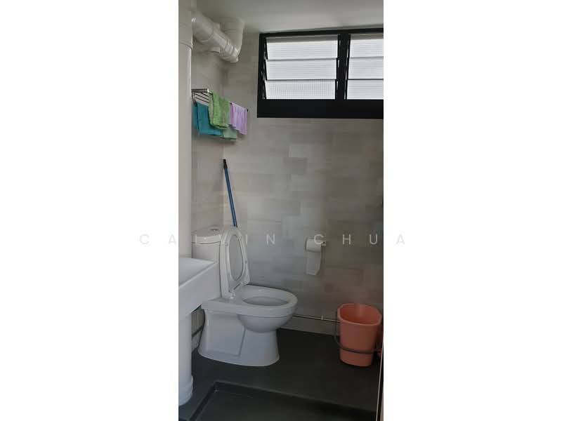 326 Clementi Avenue 5, 326 Clementi Avenue 5, 2 Bedrooms, 721 sqft, HDB Flat For Rent, by Calvin Chua, 500161546 - Bathroom - PropertyGuru.com.sg