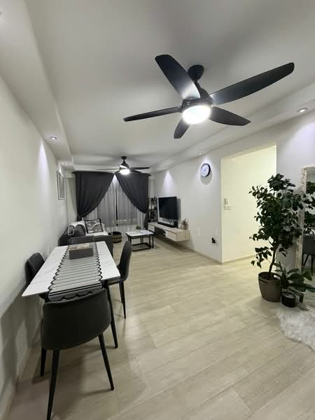 547A Segar Road, 547A Segar Road, 3 Bedrooms, 990 sqft, HDB Flat For Sale, by Dennis Lim, 500161547 - Living Room - PropertyGuru.com.sg