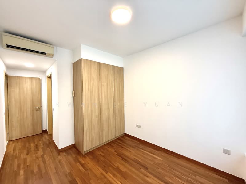 Caspian, 60 Lakeside Drive, 4 Bedrooms, 1,604 sqft, Condominium For Sale, by Kwan Le Yuan, 500161572 - Junior Master Bedroom - PropertyGuru.com.sg