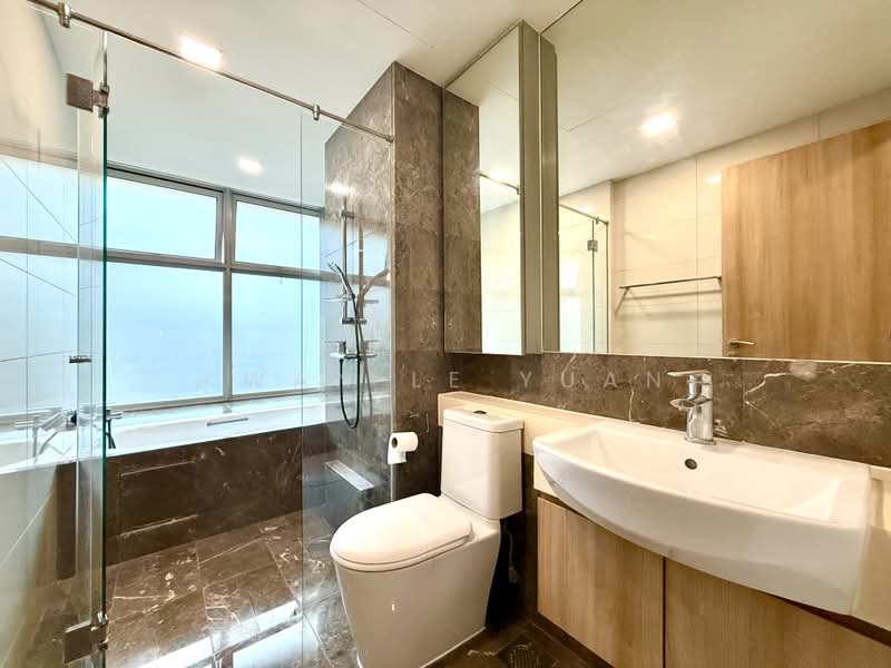 Caspian, 60 Lakeside Drive, 4 Bedrooms, 1,604 sqft, Condominium For Sale, by Kwan Le Yuan, 500161572 - Master Bathroom - PropertyGuru.com.sg