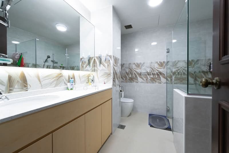 Villa Verde, Verde Grove, 5 Bedrooms, 3,100 sqft, Terraced House For Sale, by Ooh Ming, 500161581 - Bathroom - PropertyGuru.com.sg