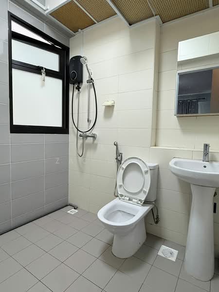 808D Choa Chu Kang Avenue 1, 808D Choa Chu Kang Avenue 1, 3 Bedrooms, 990 sqft, HDB Flat For Rent, by Zac Mohd, 500161594 - Bathroom - PropertyGuru.com.sg