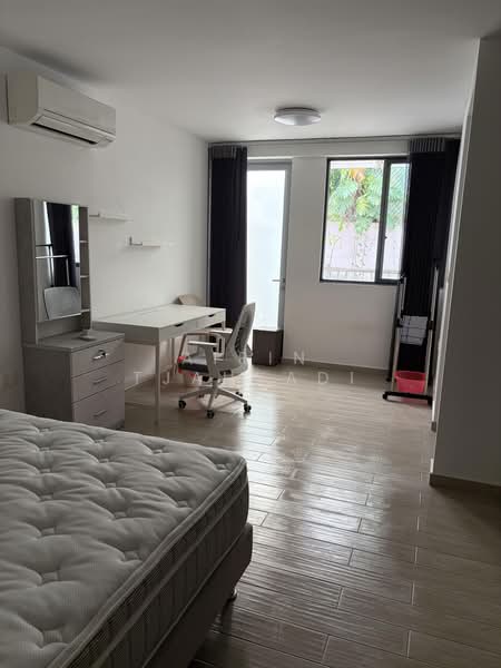 Mandarin Park, Chun Tin Road, Room Rental, 200 sqft, Terraced House For Rent, by Airin Tjahyadi, 500161595 - Bedroom - PropertyGuru.com.sg