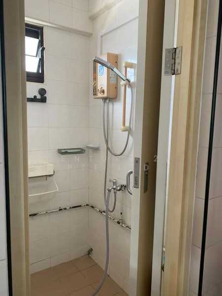 85C Lorong 4 Toa Payoh, 85C Lorong 4 Toa Payoh, 2 Bedrooms, 840 sqft, HDB Flat For Rent, by EDMUND TEO, 500161601 - Bathroom - PropertyGuru.com.sg