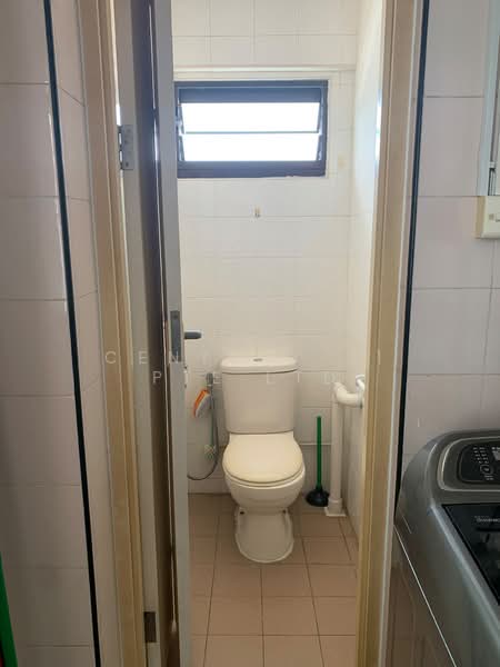 85C Lorong 4 Toa Payoh, 85C Lorong 4 Toa Payoh, 2 Bedrooms, 840 sqft, HDB Flat For Rent, by EDMUND TEO, 500161601 - Bathroom - PropertyGuru.com.sg