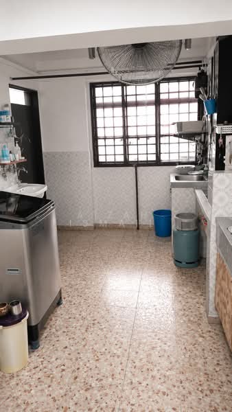 1 Marsiling Drive, 1 Marsiling Drive, 2 Bedrooms, 700 sqft, HDB Flat For Sale, by Aizah Ismail, 500161621 - Kitchen - PropertyGuru.com.sg