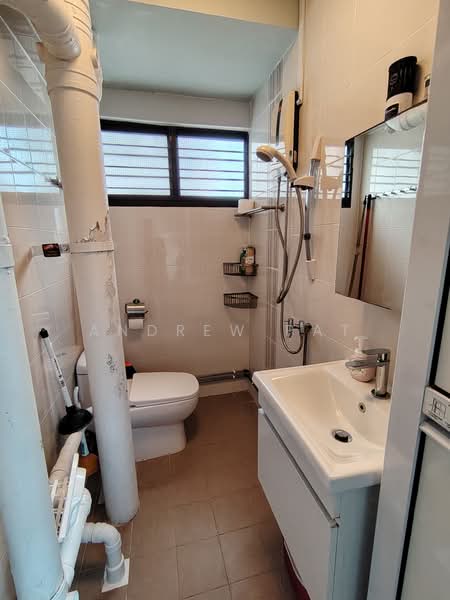 161 Tampines Street 12, 161 Tampines Street 12, 2 Bedrooms, 797 sqft, HDB Flat For Rent, by Andrew Pat, 500161622 - Bathroom - PropertyGuru.com.sg