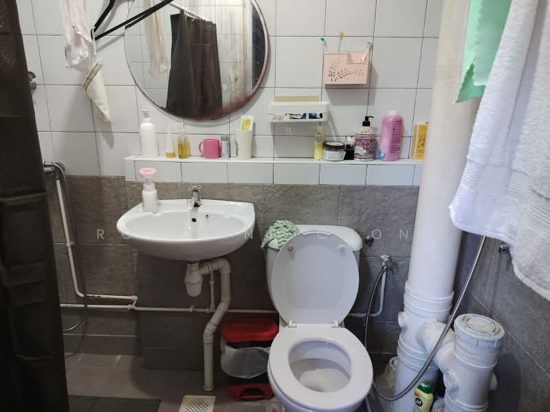 487 Pasir Ris Drive 4, 487 Pasir Ris Drive 4, 3 Bedrooms, 1,119 sqft, HDB Flat For Sale, by Rosalind Chong, 500161626 - Bathroom - PropertyGuru.com.sg
