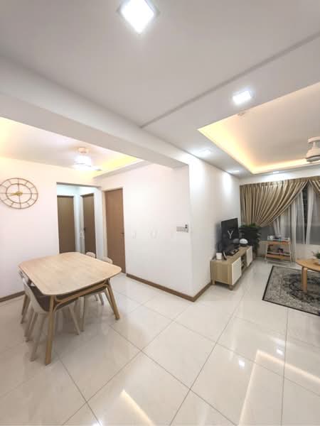 621A Tampines Street 61, 621A Tampines Street 61, 3 Bedrooms, 1,001 sqft, HDB Flat For Sale, by Al Jufrey, 500161632 - Dining and living area - PropertyGuru.com.sg