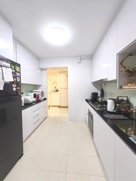 621A Tampines Street 61, 621A Tampines Street 61, 3 Bedrooms, 1,001 sqft, HDB Flat For Sale, by Al Jufrey, 500161632 - Kitchen cabinet (view from Service Yard) - PropertyGuru.com.sg