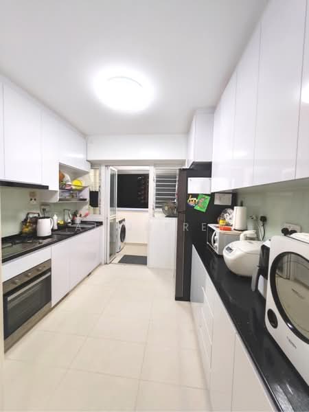 621A Tampines Street 61, 621A Tampines Street 61, 3 Bedrooms, 1,001 sqft, HDB Flat For Sale, by Al Jufrey, 500161632 - Kitchen cabinets (left and right sides) - PropertyGuru.com.sg