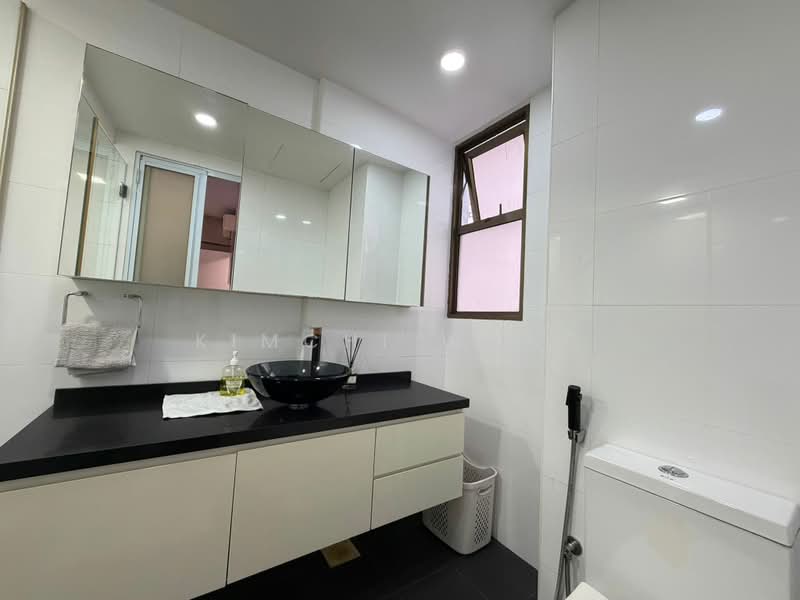 Parkview Apartments, 3 Bukit Batok Street 25, 2 Bedrooms, 980 sqft, Apartment For Sale, by Kimchi Wong, 500161638 - Bathroom - PropertyGuru.com.sg