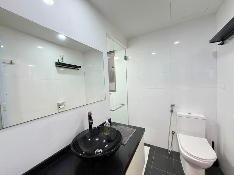 Parkview Apartments, 3 Bukit Batok Street 25, 2 Bedrooms, 980 sqft, Apartment For Sale, by Kimchi Wong, 500161638 - Bathroom - PropertyGuru.com.sg