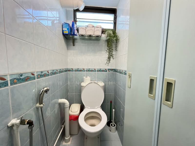 41 Sims Drive, 41 Sims Drive, 2 Bedrooms, 710 sqft, HDB Flat For Rent, by Wini Chua, 500161642 - Bathroom - PropertyGuru.com.sg