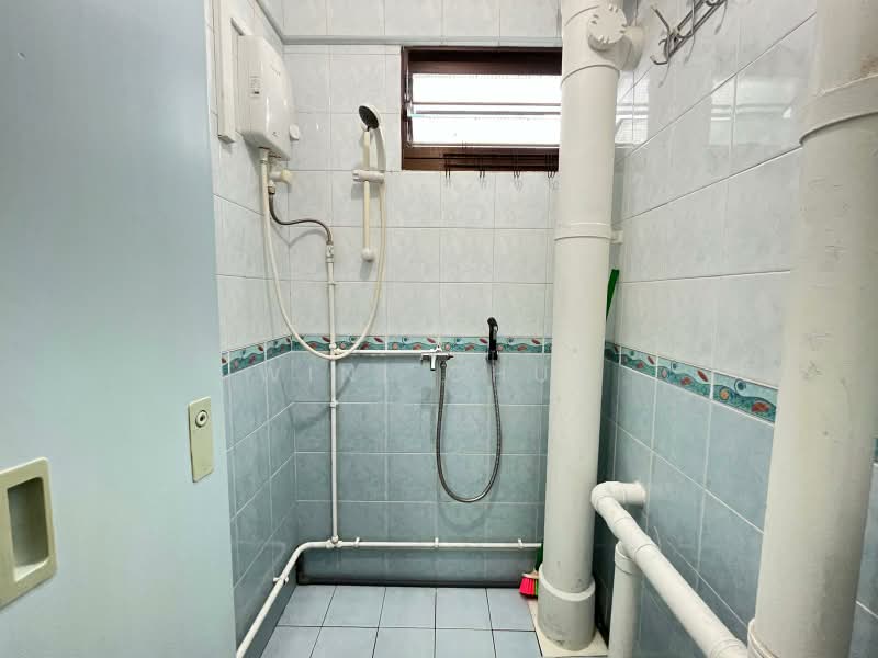 41 Sims Drive, 41 Sims Drive, 2 Bedrooms, 710 sqft, HDB Flat For Rent, by Wini Chua, 500161642 - Bathroom - PropertyGuru.com.sg