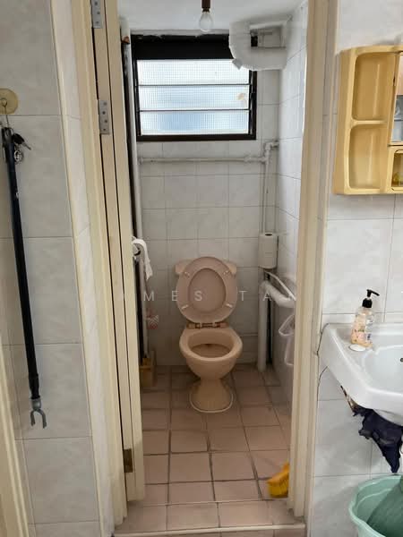 173 Lorong 1 Toa Payoh, 173 Lorong 1 Toa Payoh, Room Rental, 700 sqft, HDB Flat For Rent, by James Tan, 500161645 - Bathroom - PropertyGuru.com.sg
