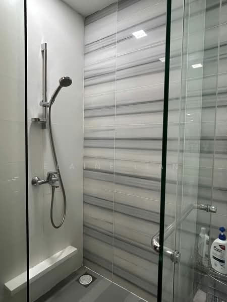 One Jervois, 3 Jervois Close, 3 Bedrooms, 1,335 sqft, Condominium For Sale, by Elaine Lian, 500161649 - Common Bathroom - PropertyGuru.com.sg