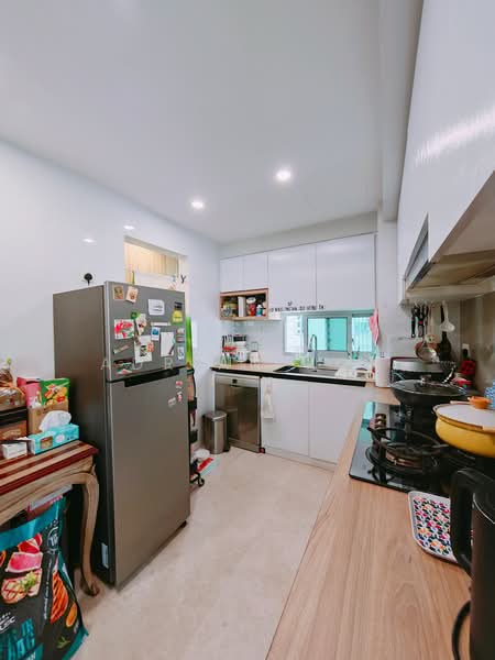 Eight Riversuites, 10 Whampoa East, 3 Bedrooms, 1,195 sqft, Condominium For Sale, by Adrian Koh, 500161650 - Kitchen - PropertyGuru.com.sg