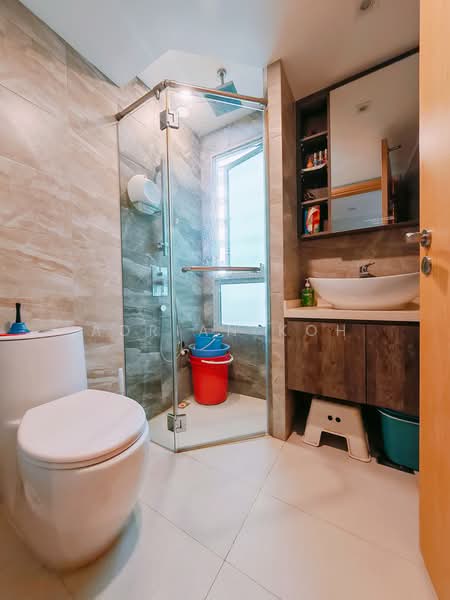 Eight Riversuites, 10 Whampoa East, 3 Bedrooms, 1,195 sqft, Condominium For Sale, by Adrian Koh, 500161650 - Bathroom - PropertyGuru.com.sg