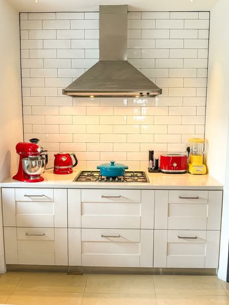 Jaya Tower, 431 Bukit Timah Road, 3 Bedrooms, 2,142 sqft, Apartment For Rent, by Julie Goh, 500161666 - Kitchen - PropertyGuru.com.sg